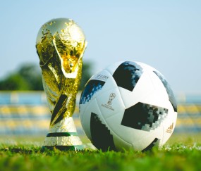 开云官网-冰火两重天，拜仁五连胜高歌猛进，哈兰德主帅深陷下课危机，冰火两重天，拜仁五连胜高歌猛进，哈兰德主帅深陷下课危机